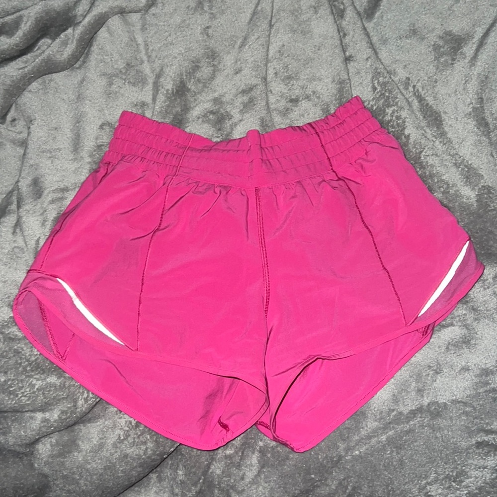 size 4, sonic pink hotty hot shorts, high rise, 2.5 inch